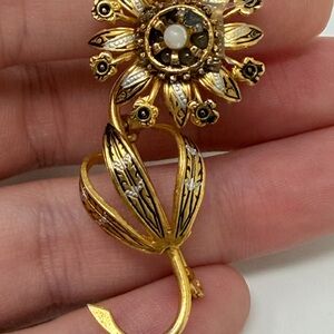 Flawed Vintage Gold Tone Flower Brooch Black Accents Round Pearl Center Fashion